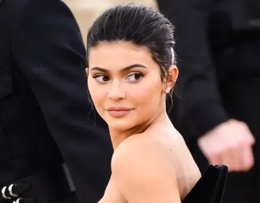 টিমোথি শ্যালামে যেন অন্য নারীর সঙ্গে রোমান্স না করেন— কাইলির ‘ভালোবাসার শর্ত